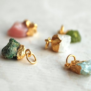 Colgante de piedra preciosa en bruto – AVA | plata de ley bañada en oro | cadena opcional