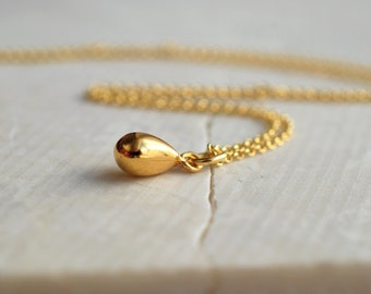 Gold-plated sterling silver necklace with teardrop pendant / minimalist jewelry / Valentine's Day gift ideas