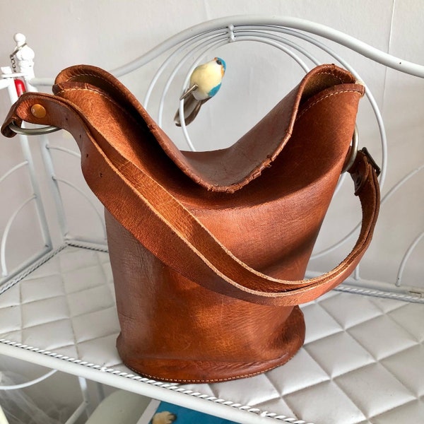 Vintage leather bucket bag 1950's 1970's?