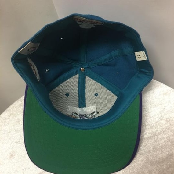 Charlotte Hornets Vintage 90's Logo Athletic Strapback Cap Hat - NWT –  thecapwizard