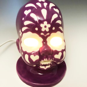 Purple Sugar Skull Day of the Dead DOD baby hoofd nachtlampje handgemaakt handgemaakte handgemaakte aardewerk griezelig