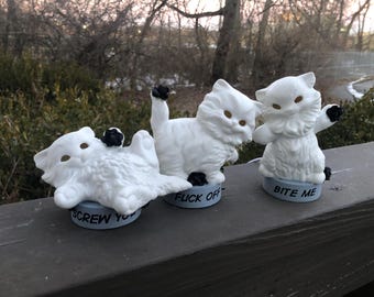Veilleuse fait main Goth Kitty Cat : Chat en colère en porcelaine avec fleurs noires