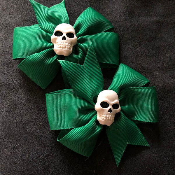 set of 2 dark green skull hair bow clips goth punk rockabilly psychobilly horror pin up accessory barrette