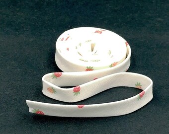 Double Fold Bias Tape 1/2'' Berry Sweet Strawberries Cream Binding