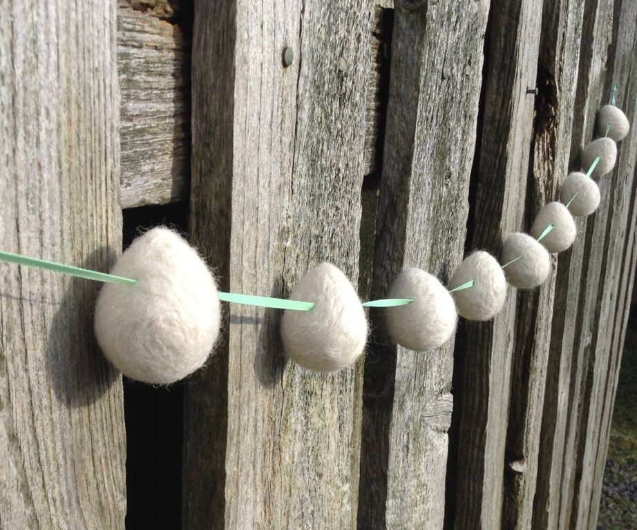 Guirlande d'oeufs Aiguille Feutrée Décoration de Pâques Faite à La Main Partir Laine Mouton Non Tein