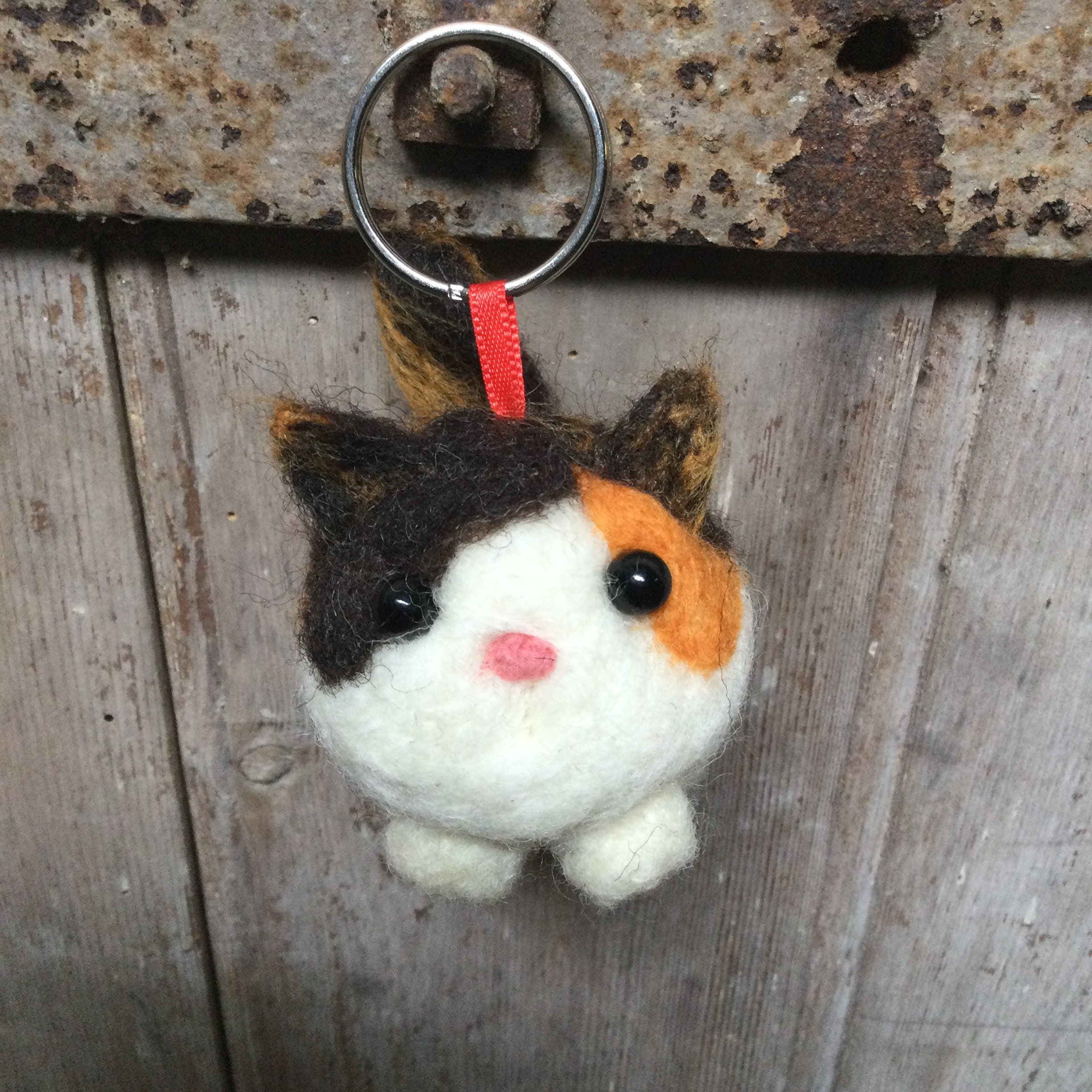 三毛猫のニードルフェルト装飾またはキーホルダー（羊毛で手作り