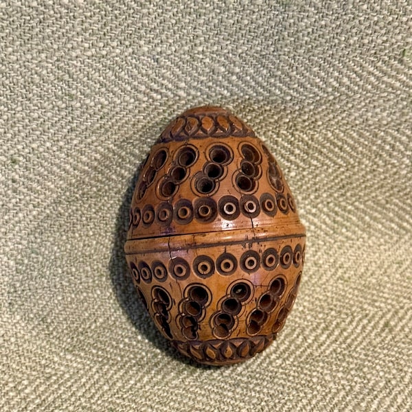 19th Century Carved Egg Étui