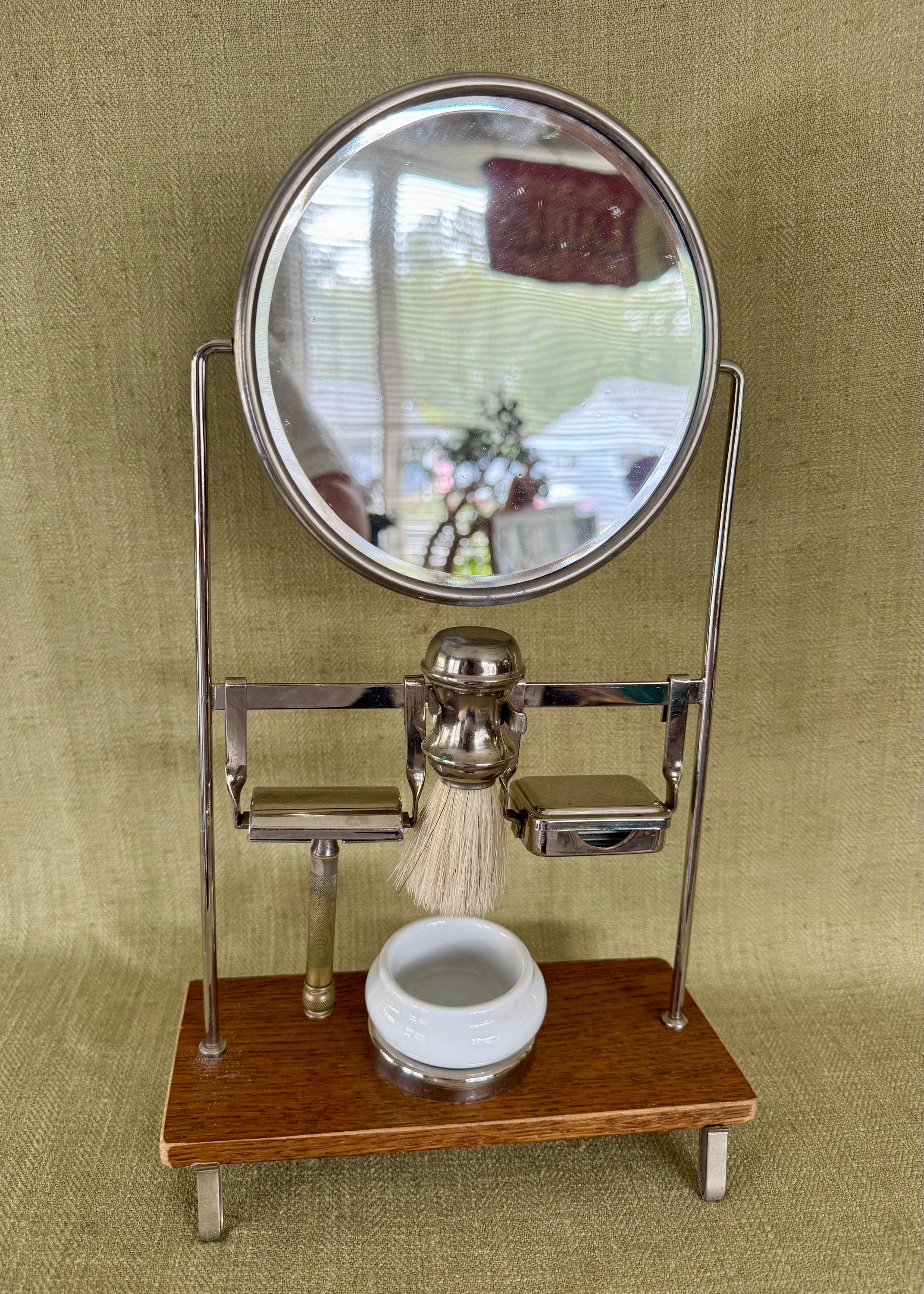 アンティーク　ジャーマンシェパード　狼　真鍮製レリーフ額装品　2枚ペアセット Antique 1920's Art Deco Shaving Stand With Double Mirrors and
