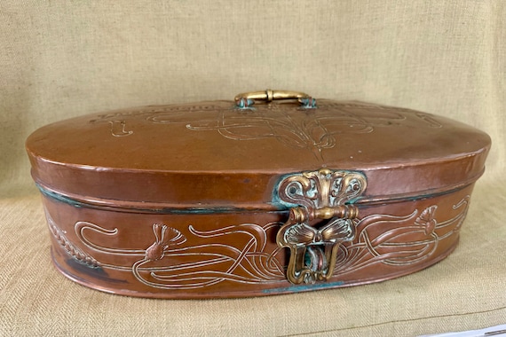 Antique German Secessionist Jugendstil Hammered Copper Bread Box
