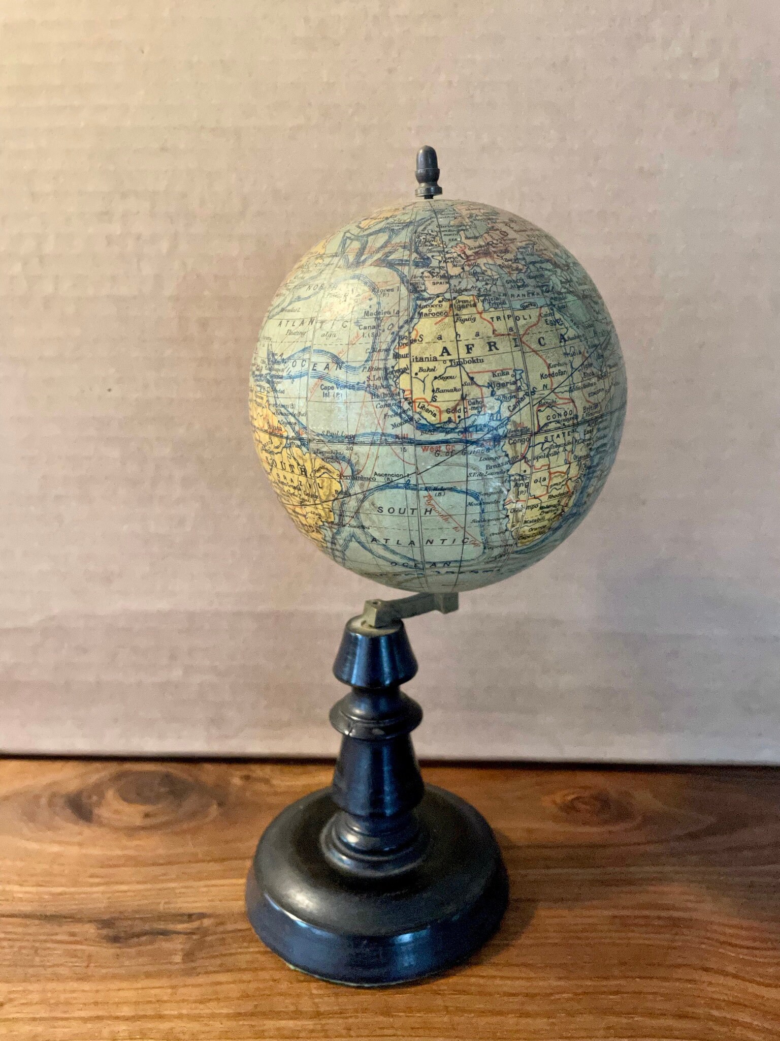Proantic: Globe Terrestre Miniature JJ Paris.