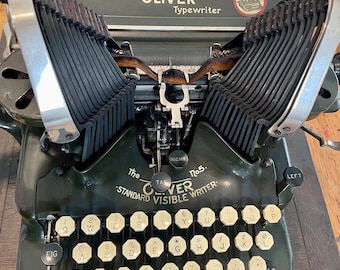 Oliver 5 Antique Typewriter with original Case