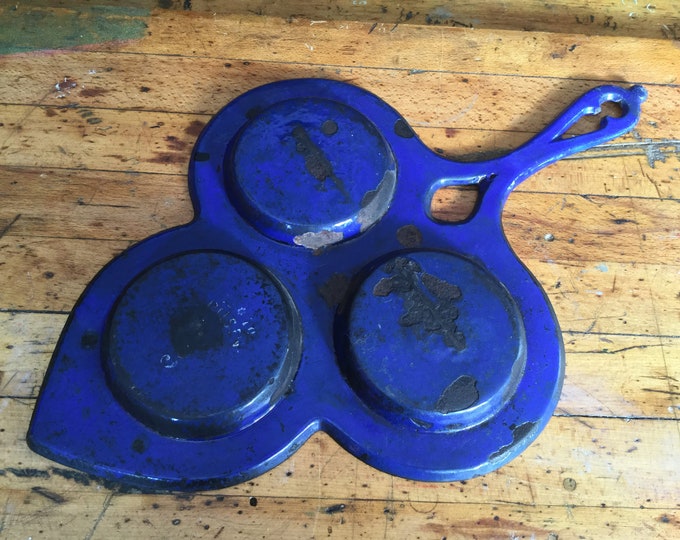 Rare Antique Pilsen German Enameled Cast Iron Egg Poacher Spade Shape
