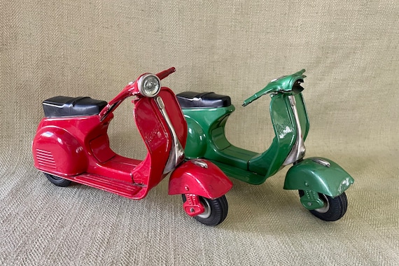 Pair Vintage Bandai Japan Tin Friction Vespa Scooter Toys - .de