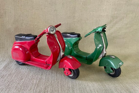 Pair Vintage Bandai Japan Tin Friction Vespa Scooter Toys - .de