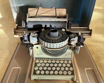Miniature Working Gescha Junior Typewriter in Case