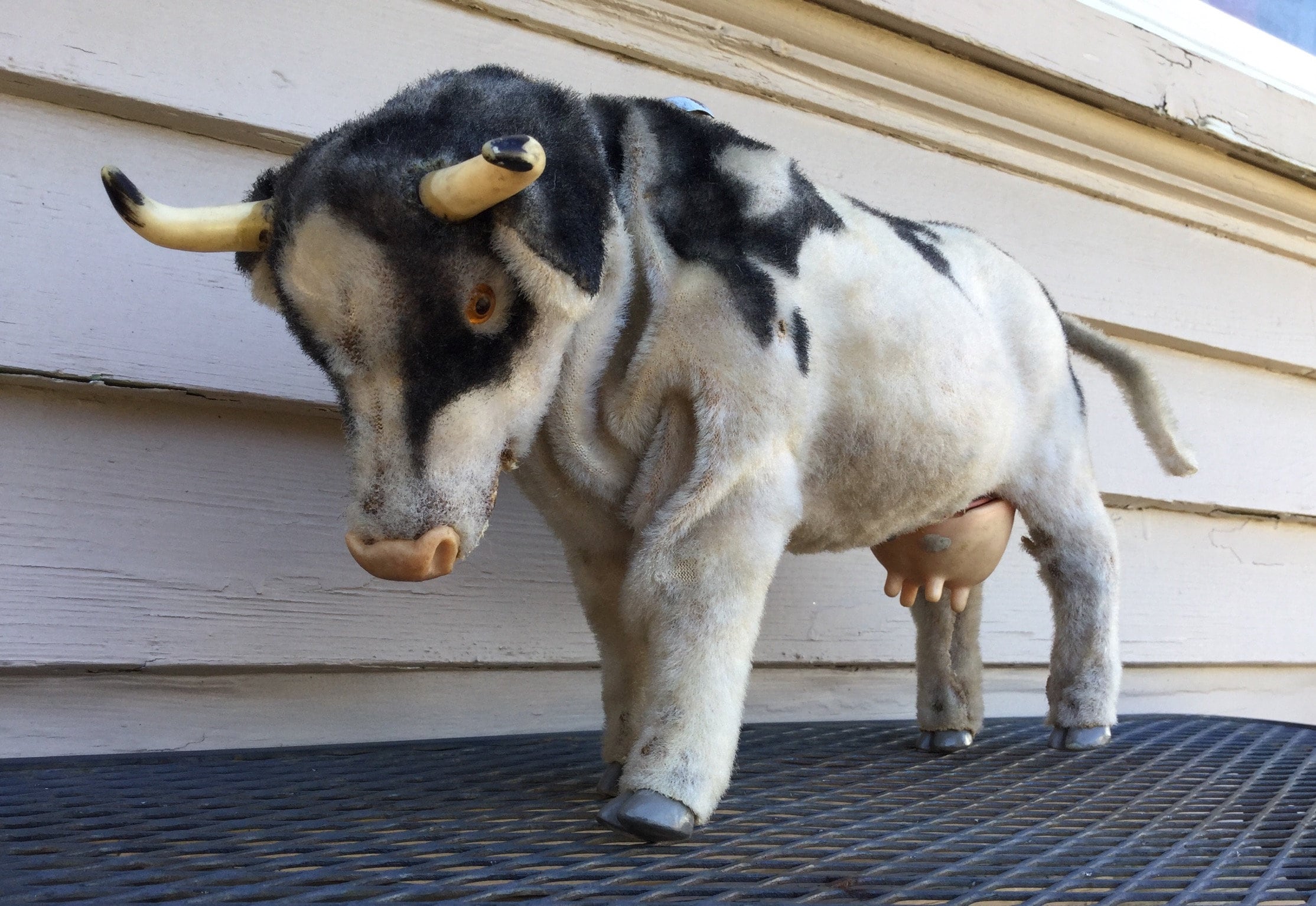 邦楽 COW COW was INNOCENT. Moooo Cow. Vintage 1950 Japanese Battery Op Tin Cow, as