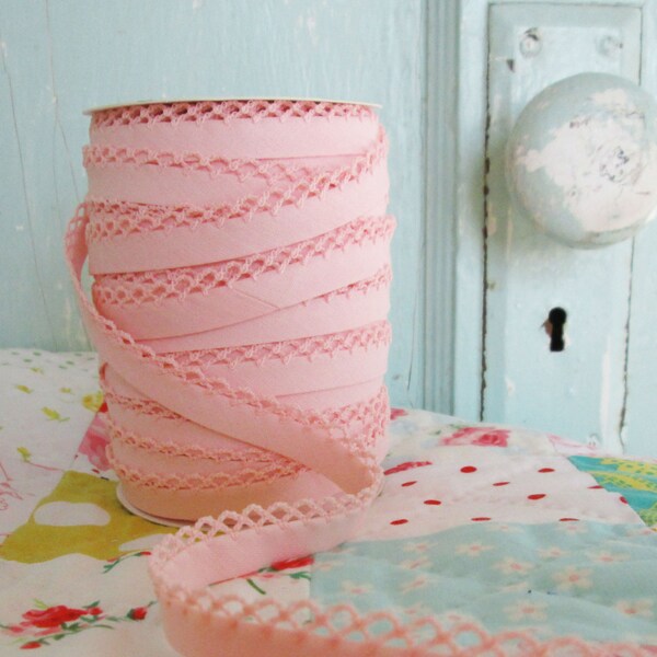 Light Pink Crochet Edge Bias Tape (No. 43)