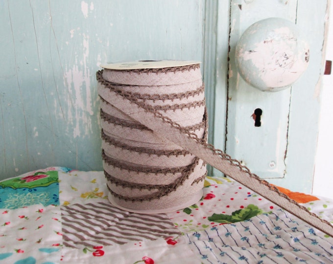 Two Tone Linen Crochet Edge Double Fold Bias Tape no. L3. Linen Bias