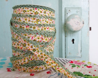 Woodland Moss Crochet Edge Double Fold Bias Tape  (No. 77).  Green Floral.  Green Bias Tape.  Green Quilt Binding.  Green Calico.