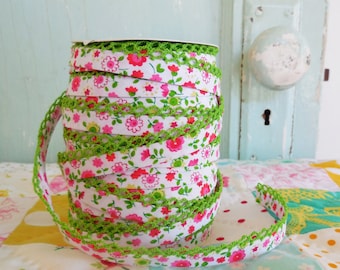 Fuchsia Floral Green Crochet Edge Double Fold Bias Tape  (No. 67). Green Floral Fabric.  Pink and Green.  Calico Floral Fabric.