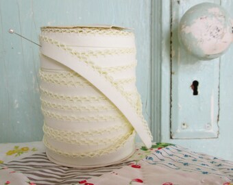 Buttercream Crochet Edge Double Fold Bias Tape (No. 45)