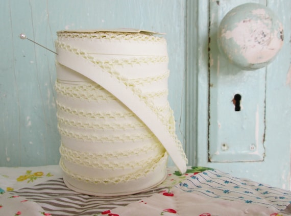 Buttercream Crochet Edge Double Fold Bias Tape (No. 45)