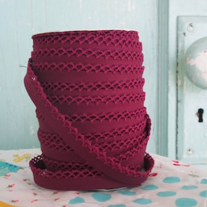 Cranberry Crochet Edge Double Fold Bias Tape (No. 50)
