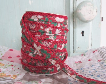 Christmas Red  Crochet Edge Bias Tape (No 300). Christmas Fabric.  Christmas Bias Tape.  Christmas Trim.  Poinsettia Fabric.