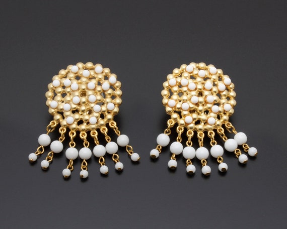 brooch and clip on earrings gold tone metsl broshed metal jewerly set Mod vintage 60s accented with a white pearls.Made by Pastelli.