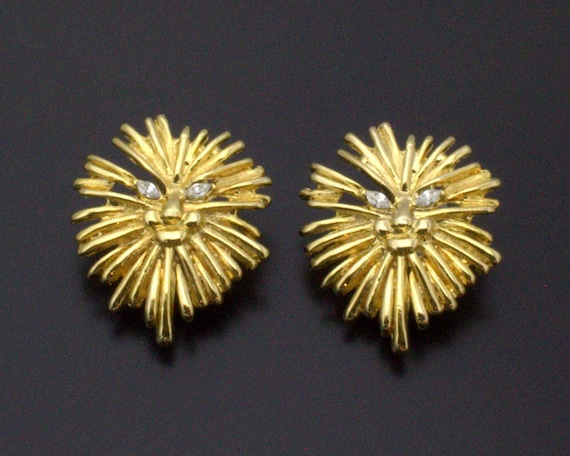 St John Vintage 1980s Lion Clip on Earrings Gold-tone Metal