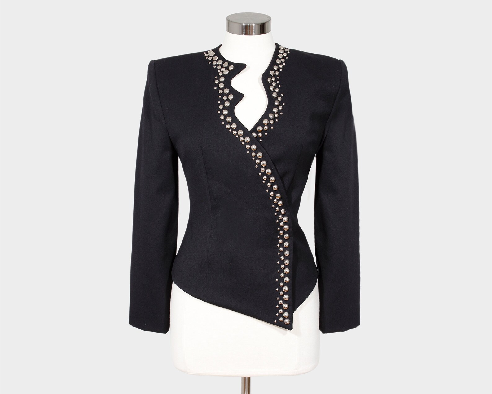 Beyond Reality: Dreamcore Aesthetic's Rise in Fashion and Culture 7 PSI Vintage 1980s Blazer