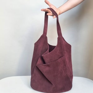 Aubergine hobo tas, slouchly leren tas, aubergine suède, cadeau voor haar, leren laptoptas, zwart leren draagtas afbeelding 1