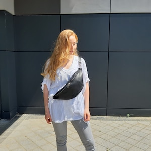 Black belt bag, crossbody belt bag, black leather Hip bag, gift for sister, mather&#39;s day gift, sommer belt bag, festival bag