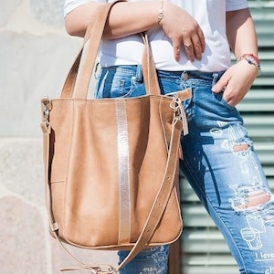 Sac en cuir camel avec bandoulière dorée, sac hobo en cuir beige pour femme, cadeau de moins de 40 ans, style urbain, sac pour ordinateur portable, cadeau de fête des mères
