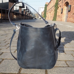 Marineblaue Ledertasche,  weiche Lederumhängetasche, Marineblaue Naturleder , Eine große Marineblaue Arbeitstasche, Umhängetasche