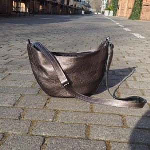 Dunkelgold Bananentasche, weiche Umhängetasche, errötende lässige Handtasche, Geschenk für sie, gebundener Gürtel, Croissant-Tasche