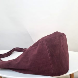 Aubergine hobo tas, slouchly leren tas, aubergine suède, cadeau voor haar, leren laptoptas, zwart leren draagtas afbeelding 5