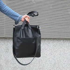 Zwarte Italiaanse leren schoudertas met rits, cadeau voor afstuderen, leren handtas, leren laptoptas, leren draagtas, leren tas