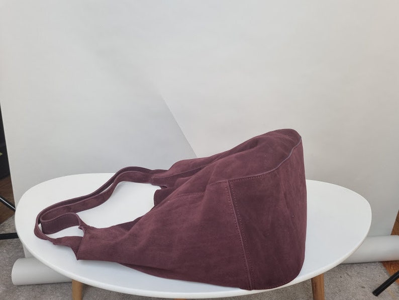 Aubergine hobo tas, slouchly leren tas, aubergine suède, cadeau voor haar, leren laptoptas, zwart leren draagtas afbeelding 7