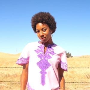 LAVENDER ROSE Vintage purple and pink embroidered short sleeve top