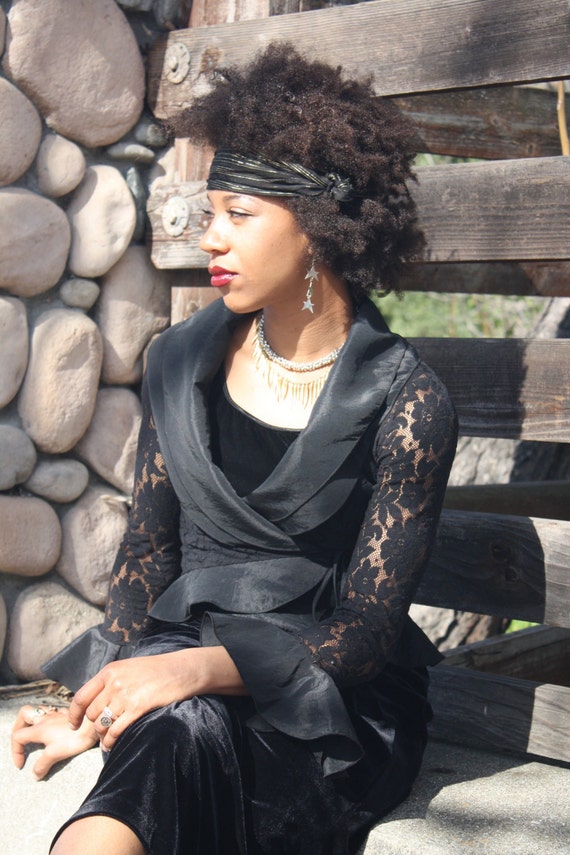 AMORE MIO vintage black ruffle and lace wrap shirt