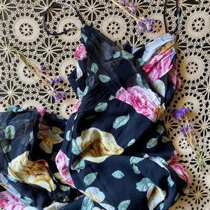 BLOOMING BEAUTY Vintage Parisian black floral pattern rose pattern sleeveless maxi dress