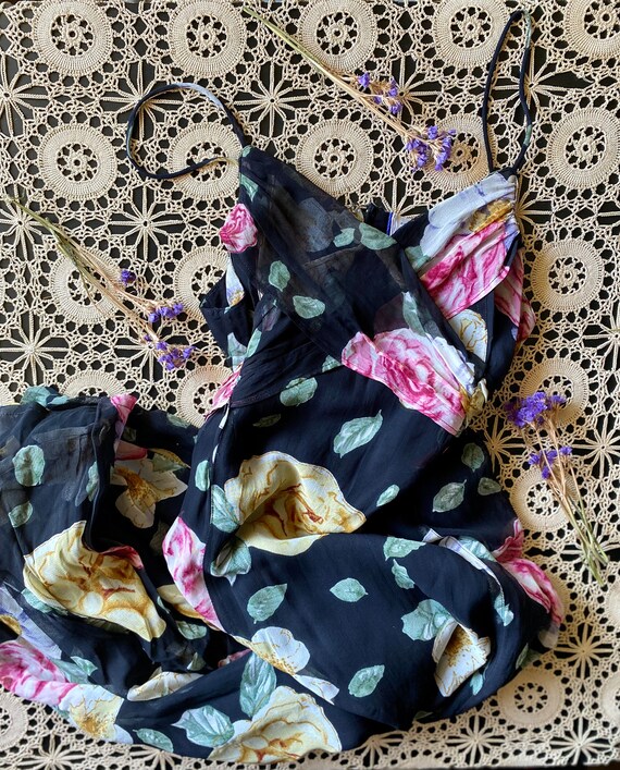 BLOOMING BEAUTY Vintage Parisian black floral patt