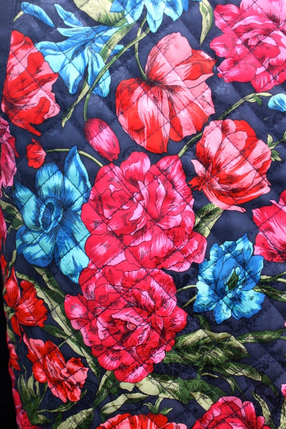 CHLOE Vintage blue and pink floral pattern quilte… - image 6