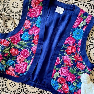 CHLOE Vintage blue and pink floral pattern quilted silk vest