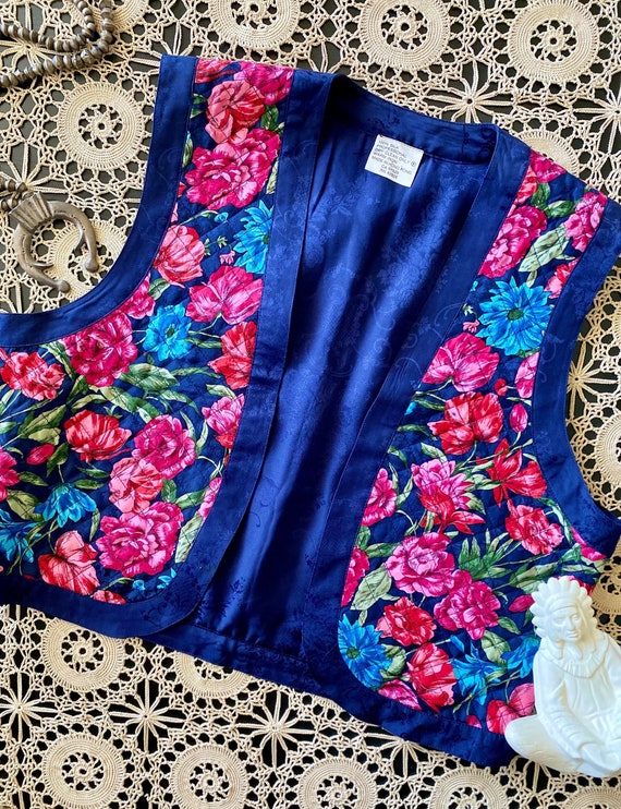 CHLOE Vintage blue and pink floral pattern quilte… - image 1