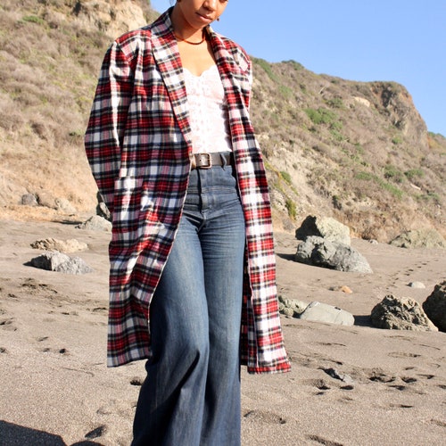 LOVE LOUNGE Vintage red, white, black, blue, green and yellow long sleeve shops plaid duster/robe