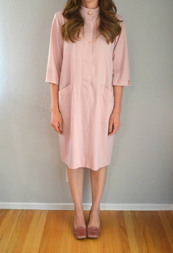 1980s Vintage Pale Pink Shirt Dress with Gold But… - image 4