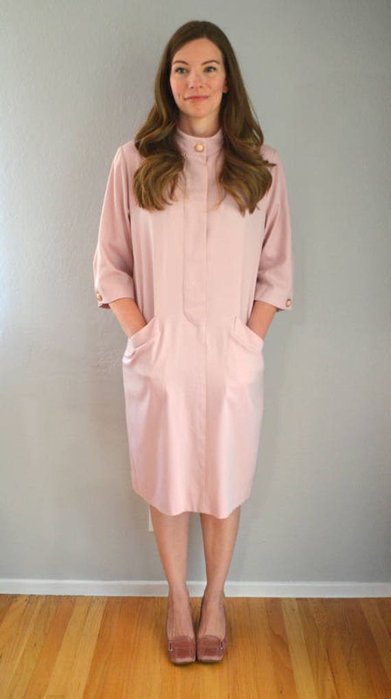 1980s Vintage Pale Pink Shirt Dress with Gold But… - image 5