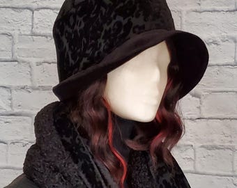 Black Velvet Cloche Hat and Scarf Set: 1920s Flapper Style
